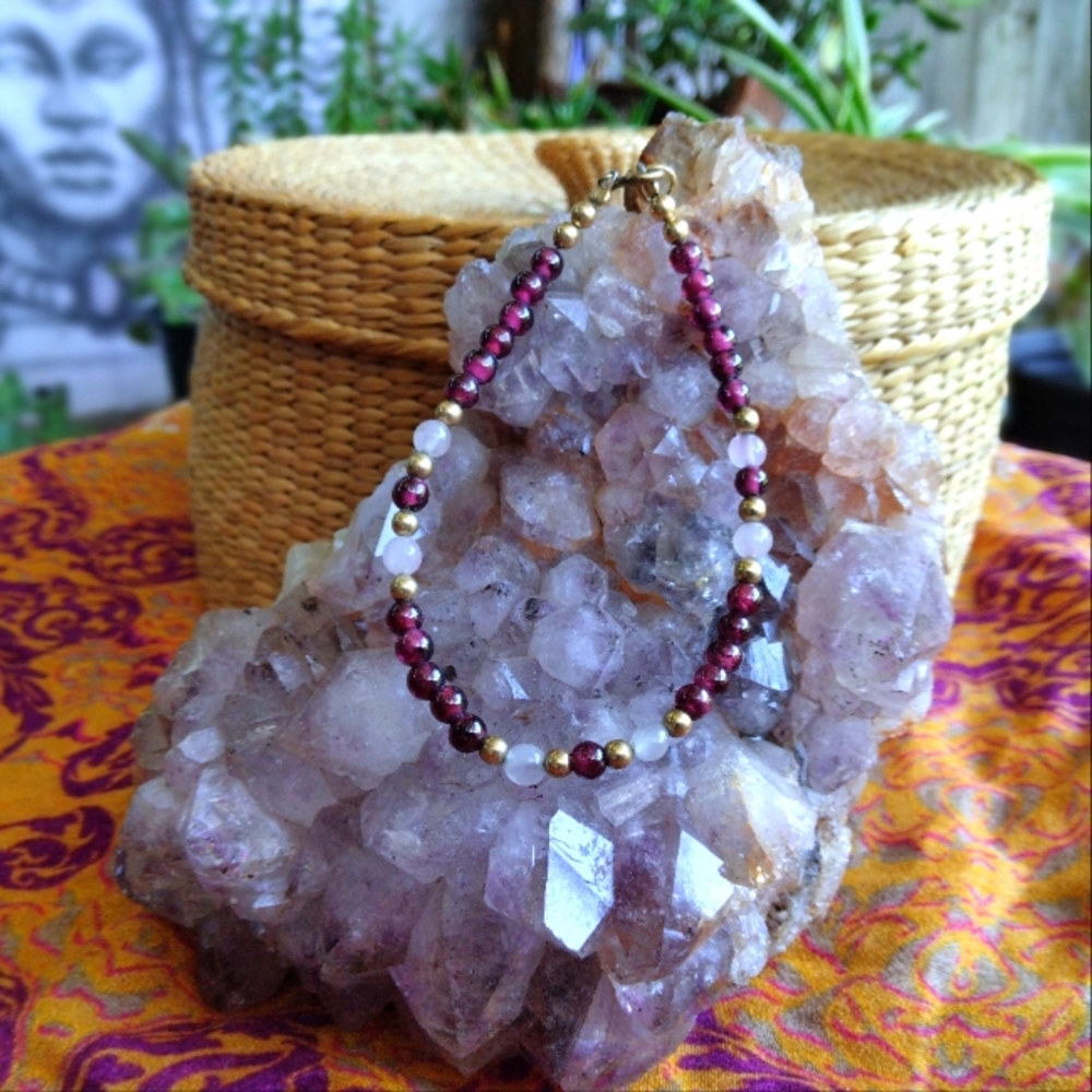 Handmade garnet, rose quartz and milky quartz beaded bracelet